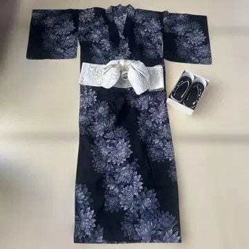 블랙 보라색 플라워 무늬 유카타, 오비, 일본 나막신 세트