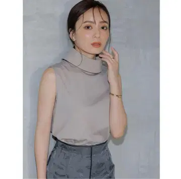 anuans 하이넥 디자인 컷 탑 카키 베이지