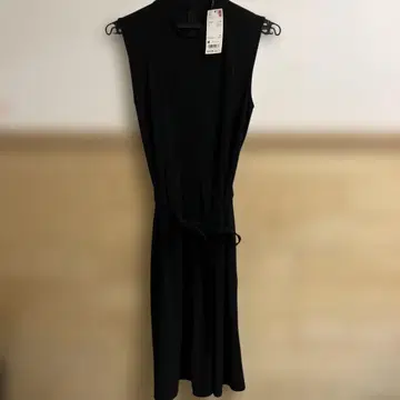 UNIQLO 크레이프 턱 슬리브리스 원피스 M 블랙