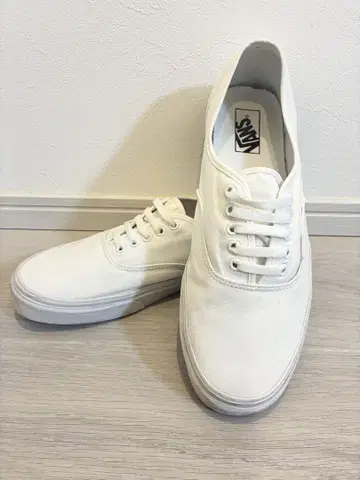 Vans 화이트 로우 컷 스니커즈