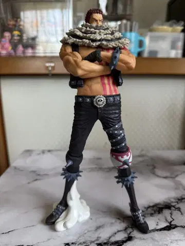 예술의 왕, 찰롯 카타쿠리