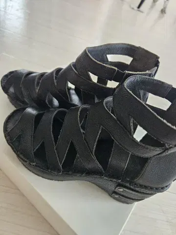 히나디 그린 블랙 샌들