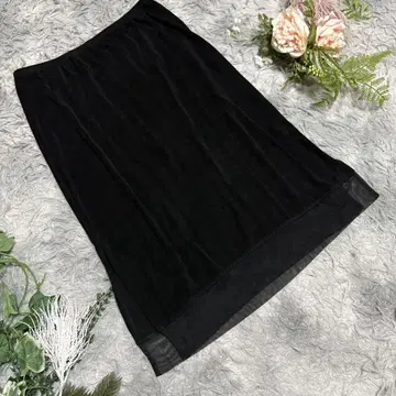[BCBG] 블랙 무릎 기장 타이트 스커트 슬릿 튤