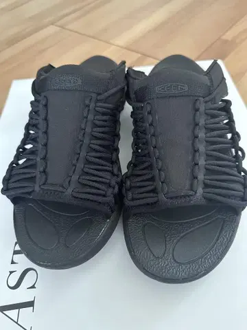 KEEN 샌들 24cm 블랙