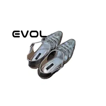 새상품급 EVOL 통굽 포인티드 구르카 샌들 (실버)