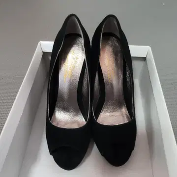 블랙 비즈 장식 오픈토 하이힐