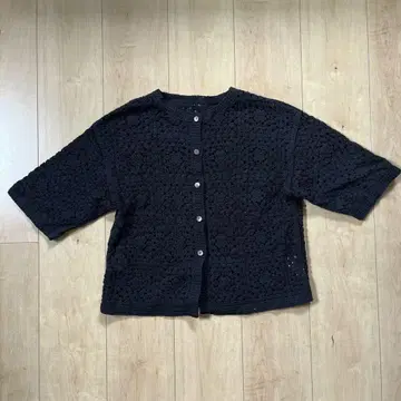LOWRYSFARM 블랙 시어 셔츠