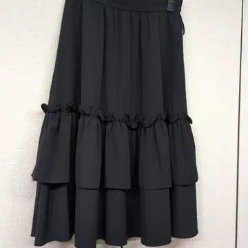 M's GRACY 프릴이 달린 블랙 플레어 스커트