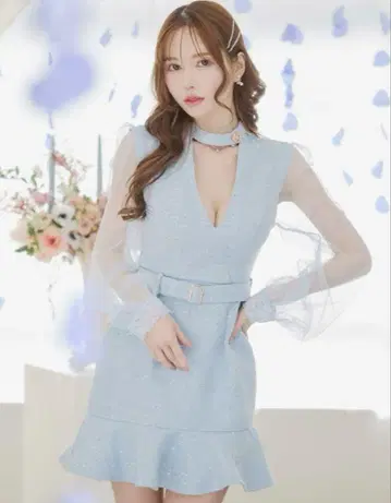 스카이블루 프릴 드레스 V넥 시스루 소매