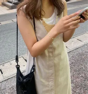 KBF 슬리브리스 원피스 베이지