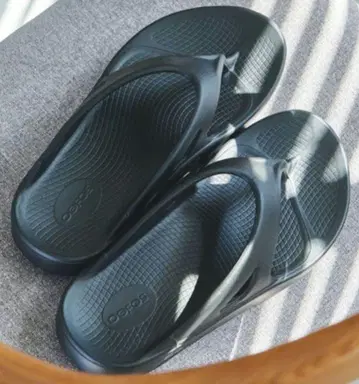 Oofos 블랙 샌들