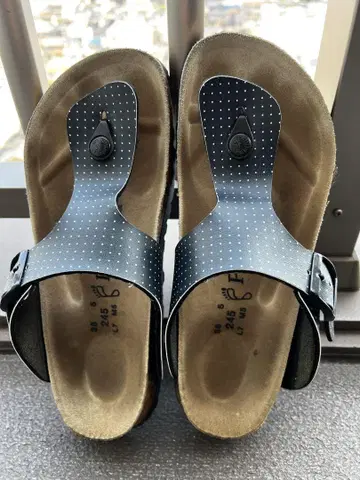 버켄스탁 도트 무늬 샌들 24.5cm