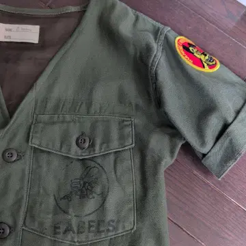 77circa V넥 셔츠