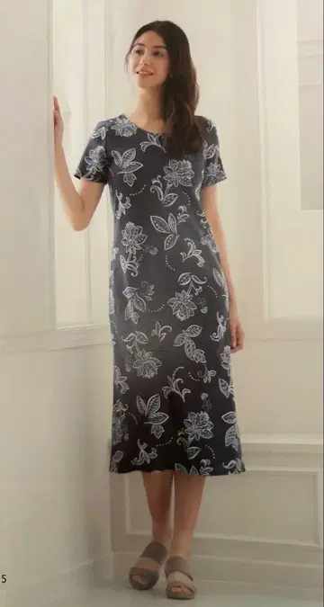 스포티프 꽃무늬 반팔 원피스