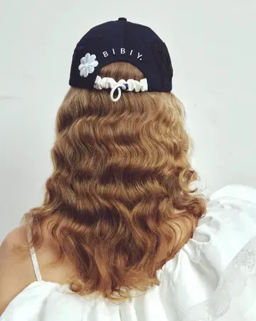 비비이. B. 클럽 캡