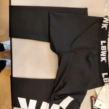 LBWK 블랙 핏 팬츠