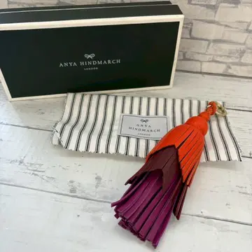 588. ANYA HINDMARCH 태슬 키링
