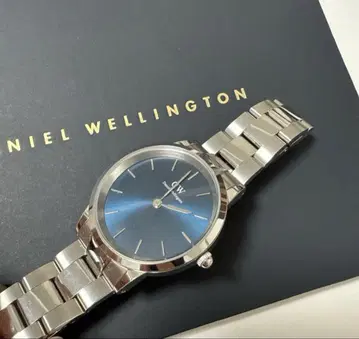DANIEL WELLINGTON 블루 다이얼 시계