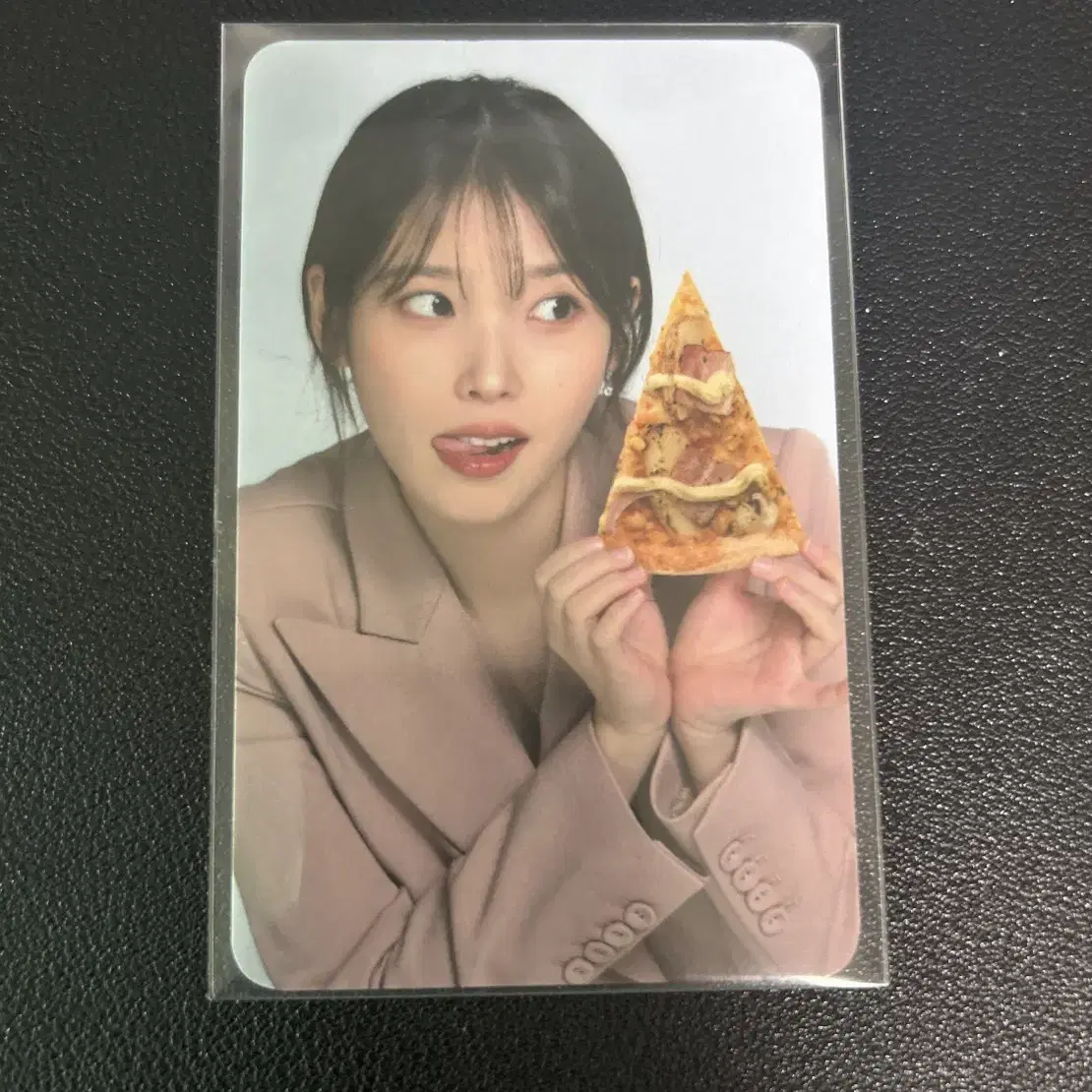 IU strawberry moon フォトカードセット　新品未開封品 IU strawberry moon フォトカードセット 新品未開封品 - メルカリ