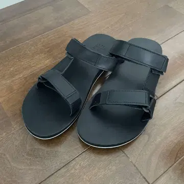 Teva 블랙 스포츠 샌들 미사용 새상품