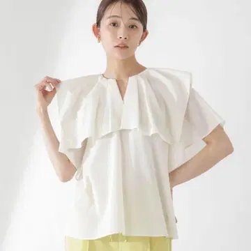 미사용 새상품 나노 유니버스 레오 파인 참 포함 블라우스 화이트