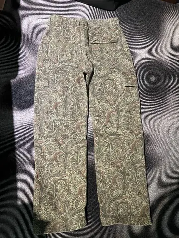 ZARA 페이즐리 무늬 카고 팬츠 사이드 포켓