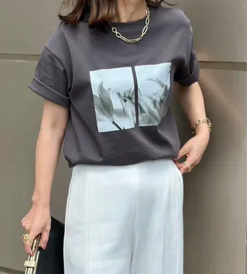 Emma Taylor 로고 프린트 티셔츠 새상품