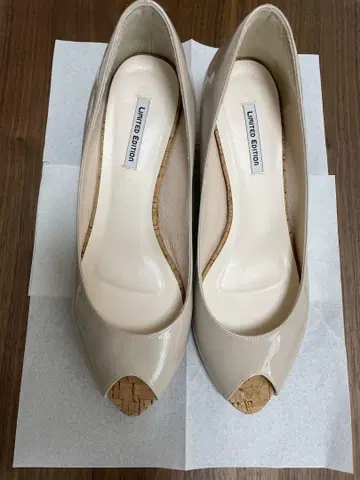 새상품급 LIMITED EDITION 웨지 힐 펌프스 23.5cm