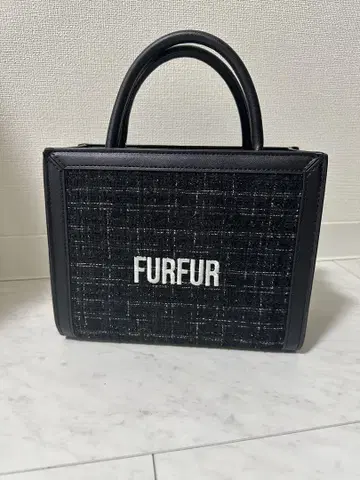 FURFUR 퍼퍼 트위드 로고 토트백 블랙