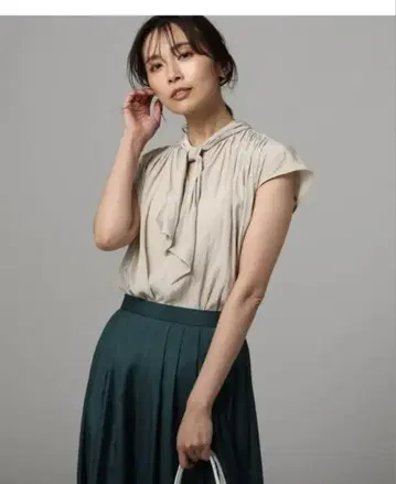 새상품급 24SS 언타이틀 일본제 개더 타이 블라우스 워셔블