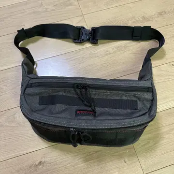 브리핑 백 BRIEFING BRF225219 바디백