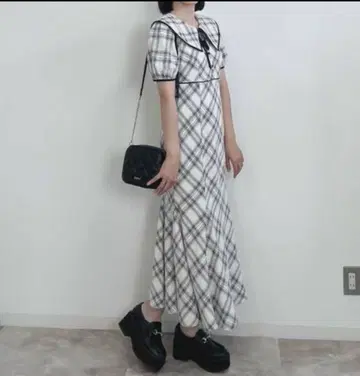 An MIILE 안미르 체크 카라 부착 머메이드 원피스