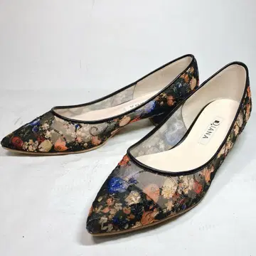 새상품급 DIANA 22.5cm 브뤼겔 꽃다발 자수 펌프스