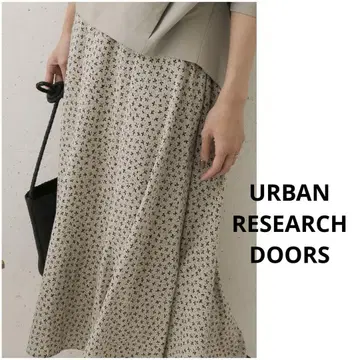 URBAN RESEARCH DOORS 미니 꽃무늬 스커트
