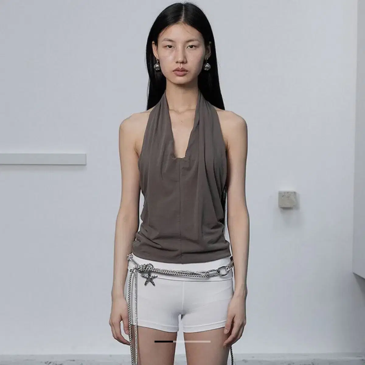[CERRIC] DRAPE HALTER NECK SLEEVELESS /追跡付 DRAPE HALTER NECK SLEEVELESS / WHITE Seric on Bunjang Global
