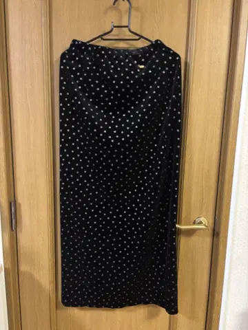 LILY BROWN 블랙 도트 무늬 타이트 스커트