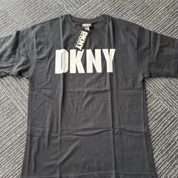 DKNY 로고 프린트 티셔츠 원사이즈 블랙/화이트