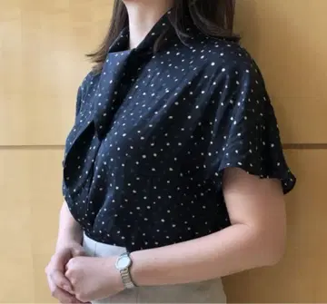 스카프 넥 블라우스 도트 드 밀크 빔즈