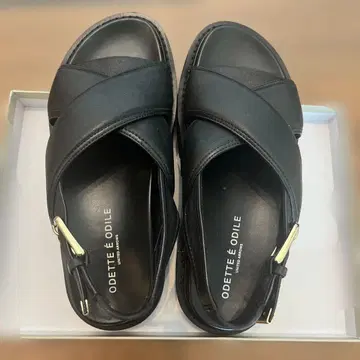ODETTE E ODILE 통굽 샌들 블랙 크로스 벨트 23.5cm