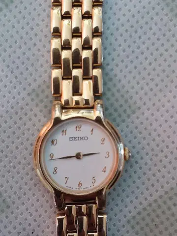 SEIKO 골드 아날로그 시계
