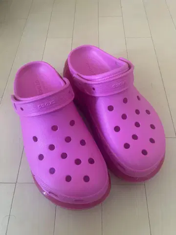 Crocs 핑크 메가 크러쉬 클로그 샌들