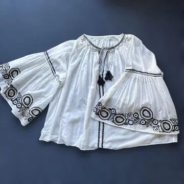 MACPHEE 자수 블라우스