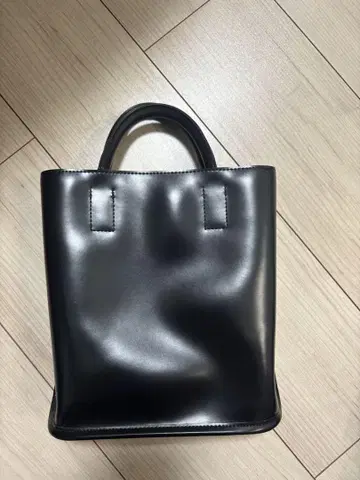 PIENI S 블랙 가죽 토트백