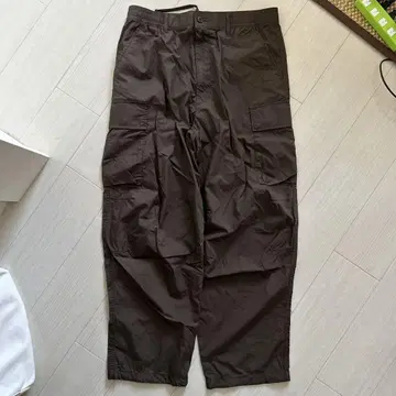 UNIQLOC 와이드 핏 카고 팬츠 다크 브라운 L 사이즈