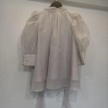 SNIDEL 오간자 백리본 퍼프 슬리브 블라우스