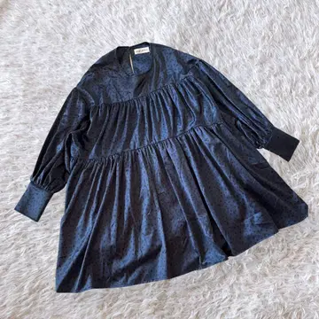 sumi style 티어드 블라우스 플레어 도트 네이비 계열