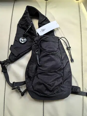 cp company 씨피 컴퍼니 렌즈 숄더백 블랙