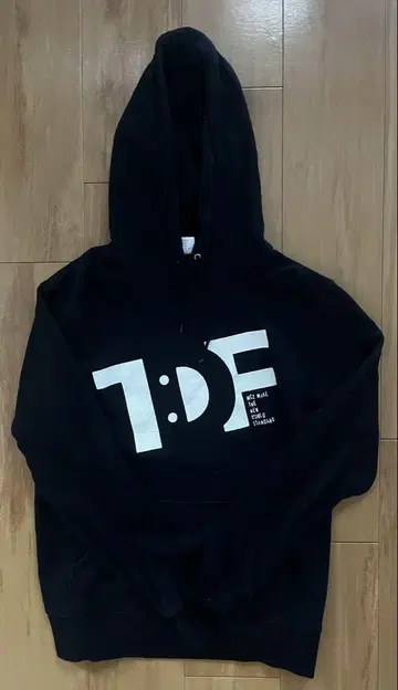 모모이로 클로버 Z 후드티 TDF