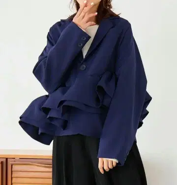 네이비 프릴 테일러드 자켓 밑단 프릴