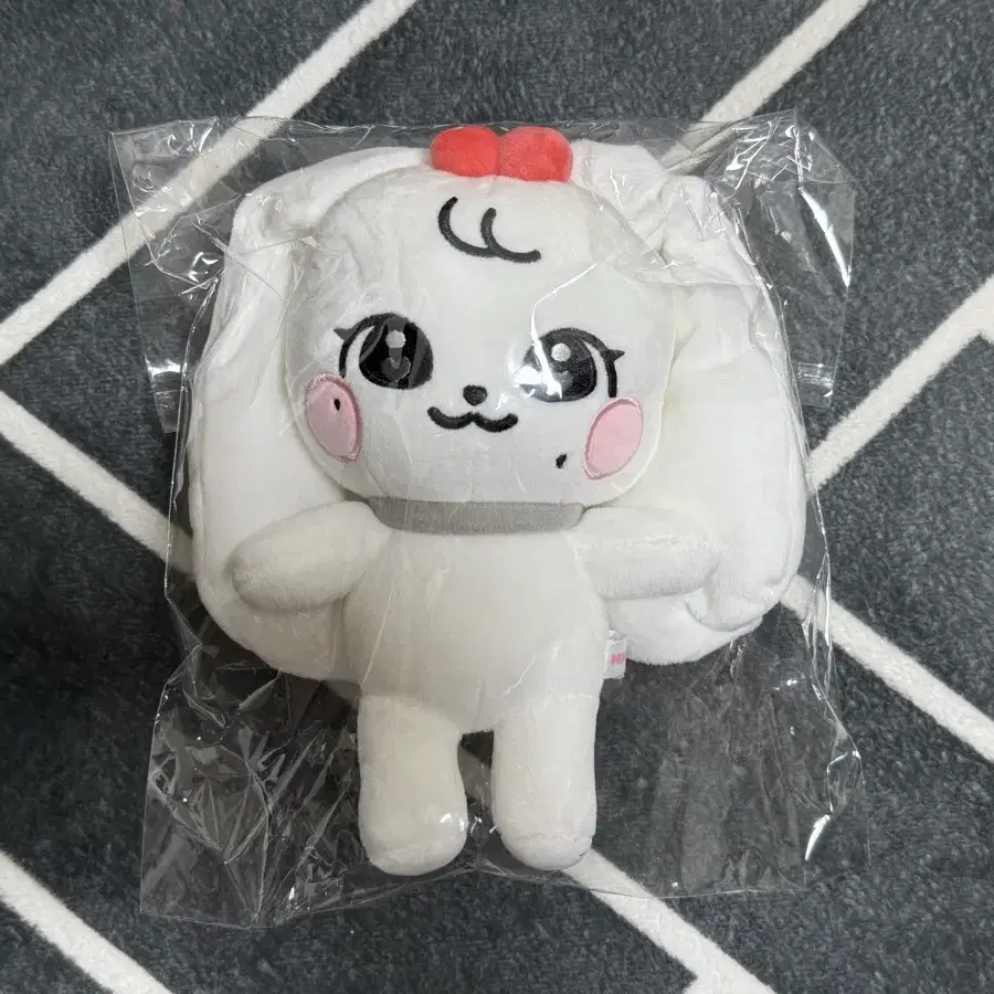 IVE | 아이브 Ive minive Cherry 30cm including poca on